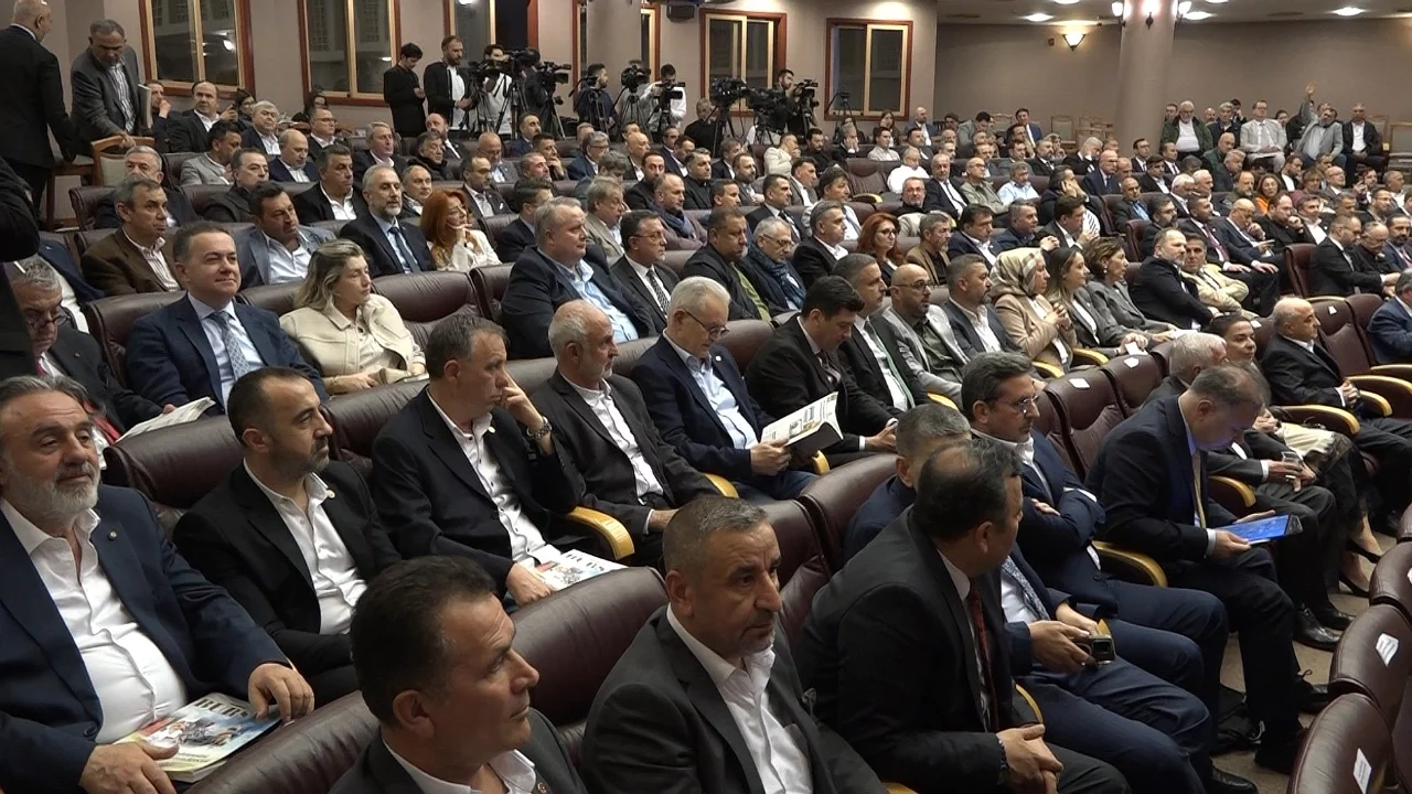 Bursa'da iş dünyasıyla buluşan Bakan Bolat: "Ekonominin lokomotifiyiz"