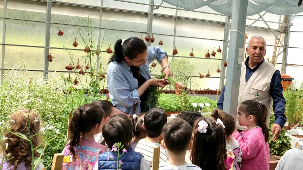 Çocuklar toprak sevgisini Osmangazi'de öğrendi