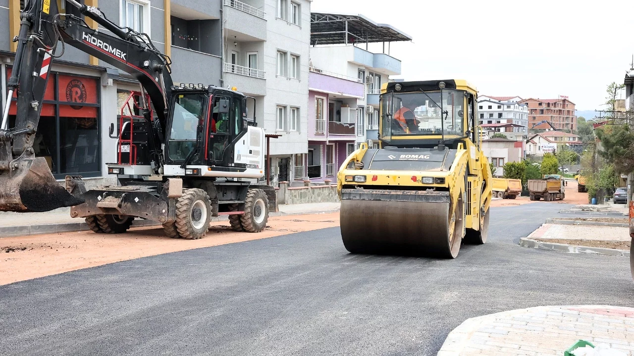 Osmangazi'den Hamitler'e 300 tonluk asfalt desteği
