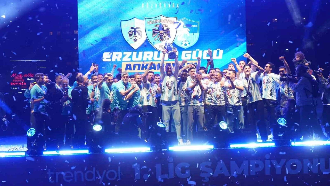 Erzurumspor FK Şampiyonluk Kupasını Coşkuyla Kaldırdı