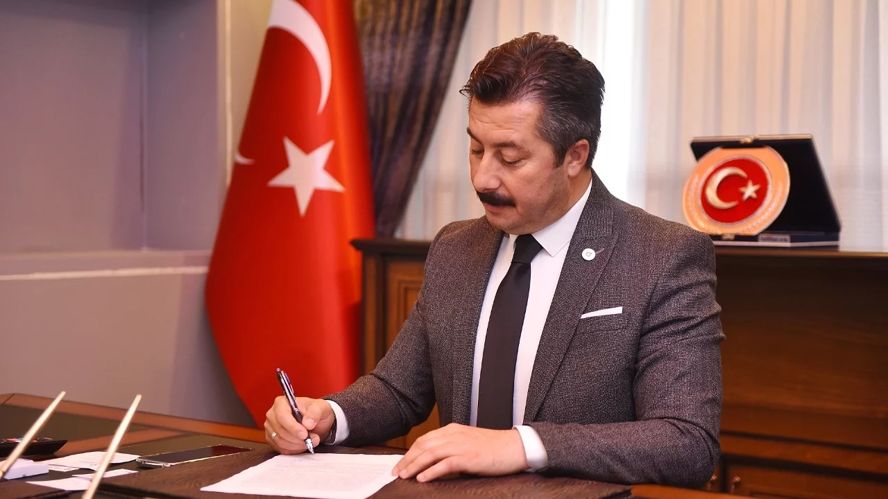 Aşkan Ercan Özel'den Kadir Gecesi Mesajı: "gönül Köprüleri Kurma Vaktidir"