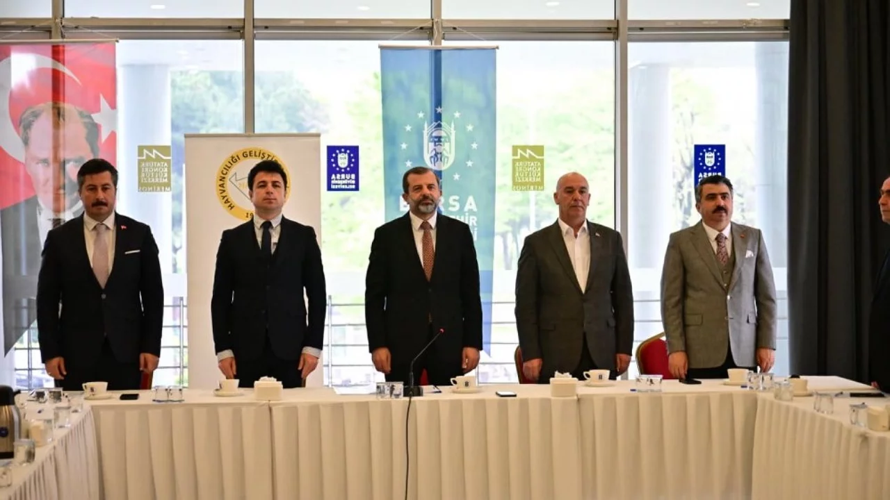 Yenişehir Belediye Başkanı Ercan Özel, Hagel'in Encümen Üyeliğine Seçildi