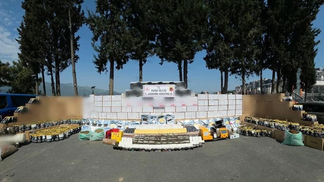 Bursa'da kaçak tütün operasyonu: Milyonlarca makaron ele geçirildi