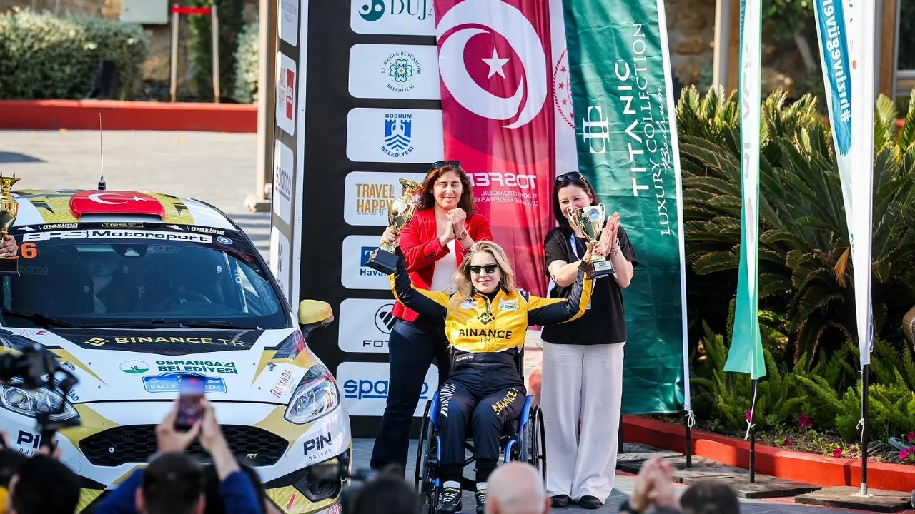 Bodrum Rallisi'nde Kübra Denizci Keskin rüzgarı