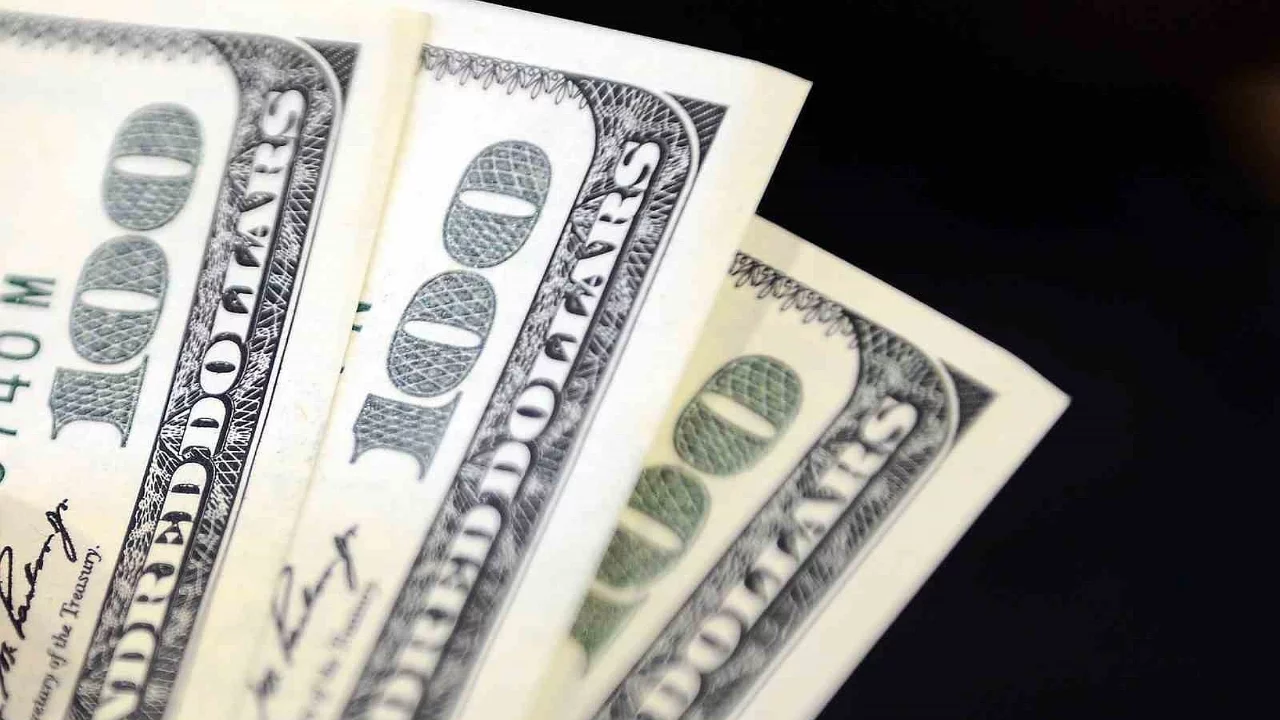 Dolar ve Euro Yeni Güne Rekor Seviyeye Yakın Başladı