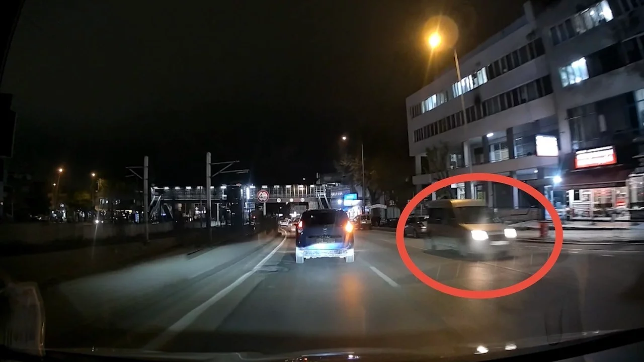 Bursa'da Ters Yönde İlerleyen Araç Kamerada
