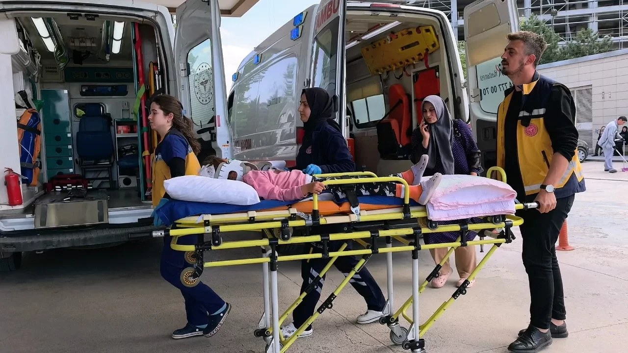 Bursa'da balkonda oynayan çocuğun başına mermer düştü