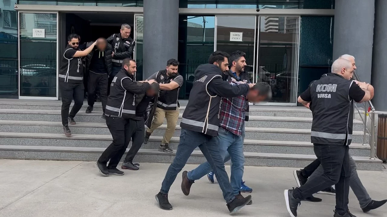 Bursa'da tefecilik ve yağma operasyonunda 14 şüpheli adliyeye sevk edildi
