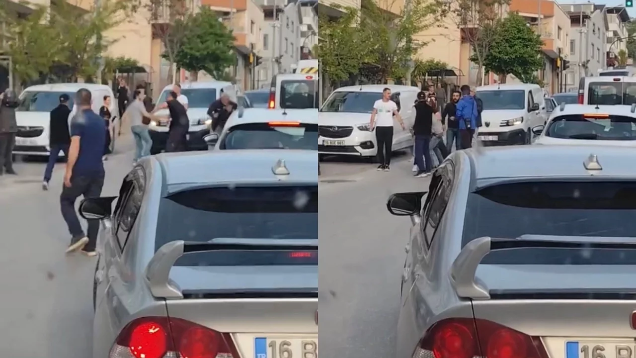 Bursa'da trafikte döner bıçaklı kavga kamerada