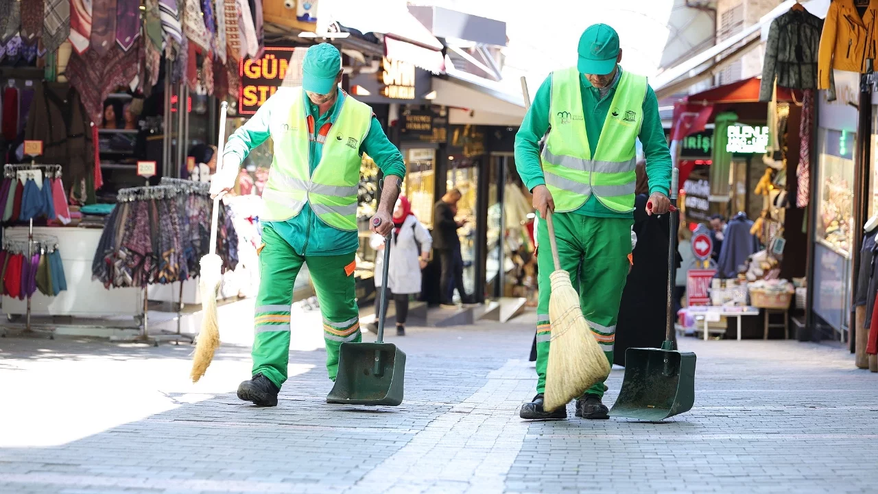 Bursa'nın dünyaca ünlü tarihi alanlarına özel temizlik ekibi