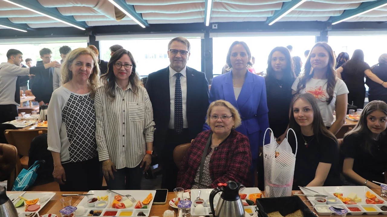 Yıldırım'da 'Nesiller Buluşuyor' projesi Anneler Günü programıyla taçlandı
