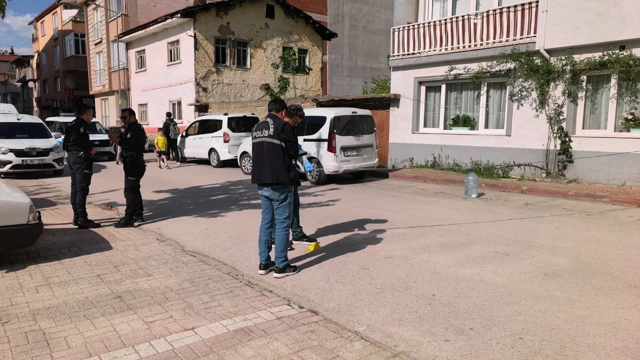 Bursa'da silahlı saldırgan çatı katında yakalandı