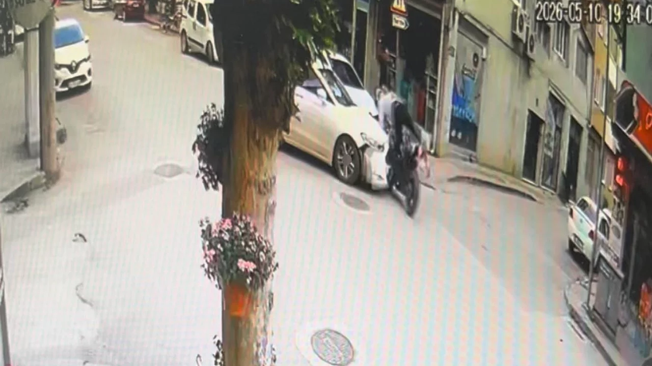 Bursa'da motosiklet ile otomobil kafa kafaya çarpıştı
