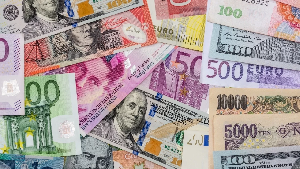 Dolar 45,39 liradan güne başladı