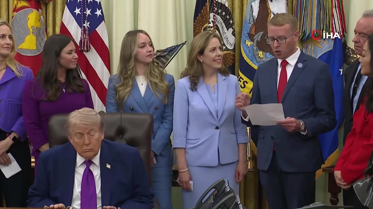 Donald Trump etkinlikte uyuklarken görüntülendi