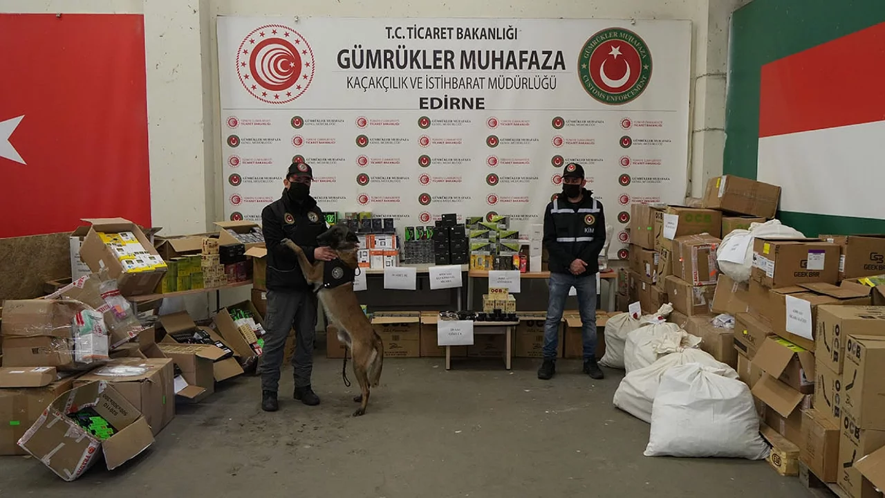 Dev operasyon: Milyonlarca liralık kaçak eşya ve 32 kilo esrar ele geçirildi