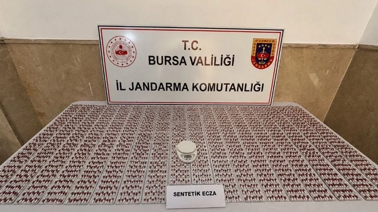 Bursa'da uyuşturucu operasyonu: Binlerce sentetik ecza ele geçirildi