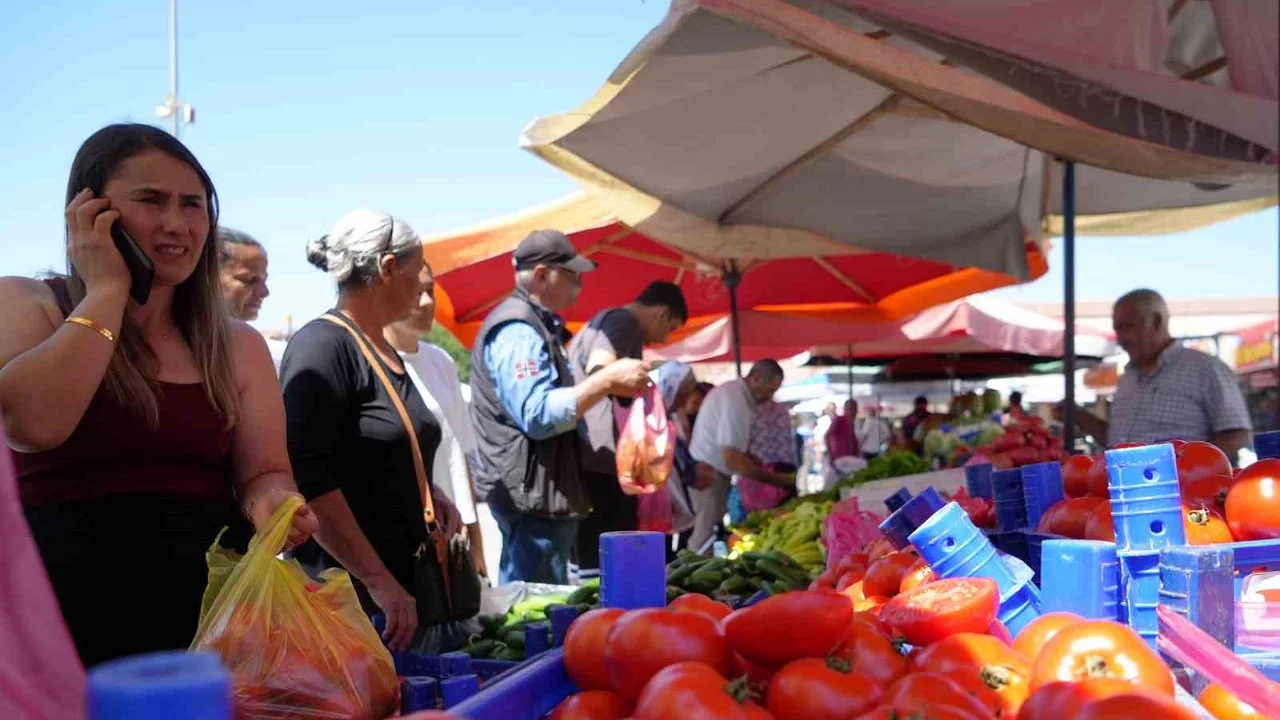 Hizmet üretimi Mart'ta yıllık yüzde 3,2 arttı
