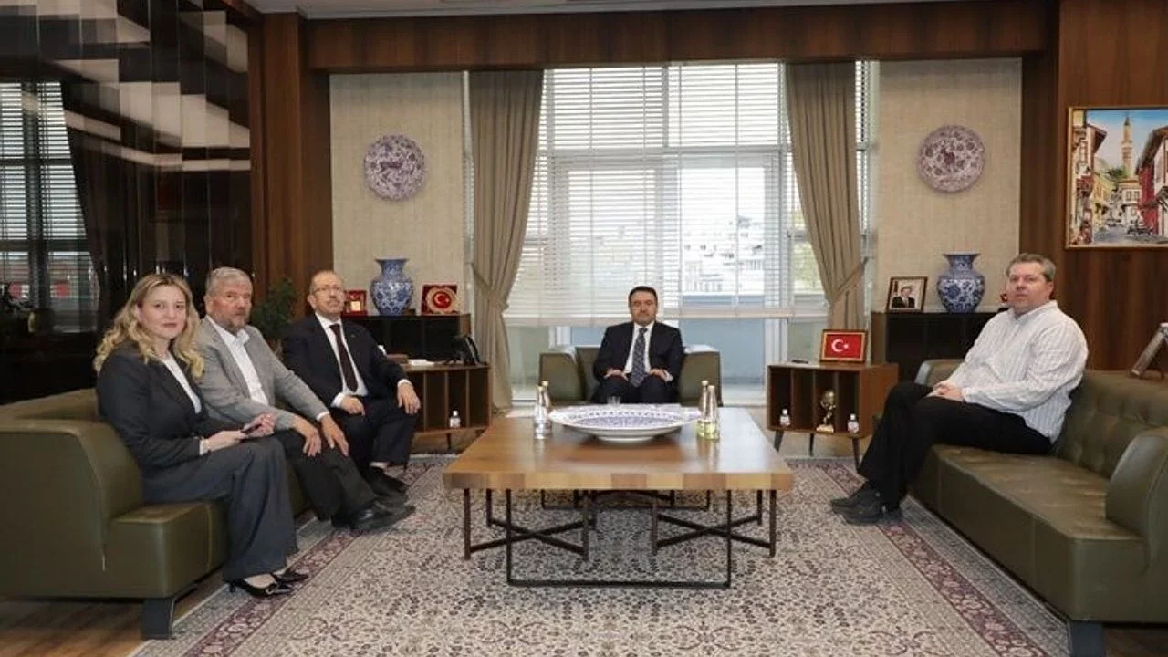 Hayat Sağlık Grubu yönetiminde Kütahya Valisi Işın'a ziyaret