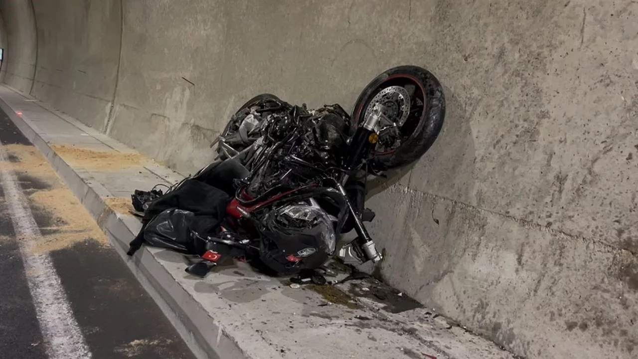Bursa'da motosiklet kazası: Seslendirme sanatçısı Ali Bilensir hayatını kaybetti