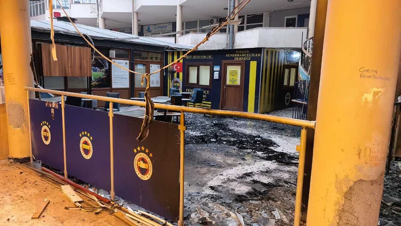 Bursa'da dernek binasında yangın: 2 çocuğun çıkardığı anlar kamerada