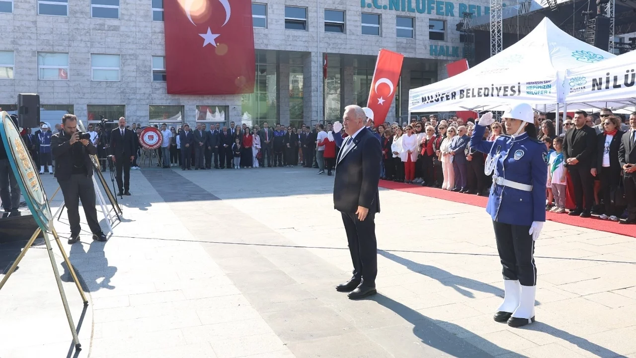 Nilüfer, 19 Mayıs'ı Cumhuriyet Meydanı'nda karşıladı