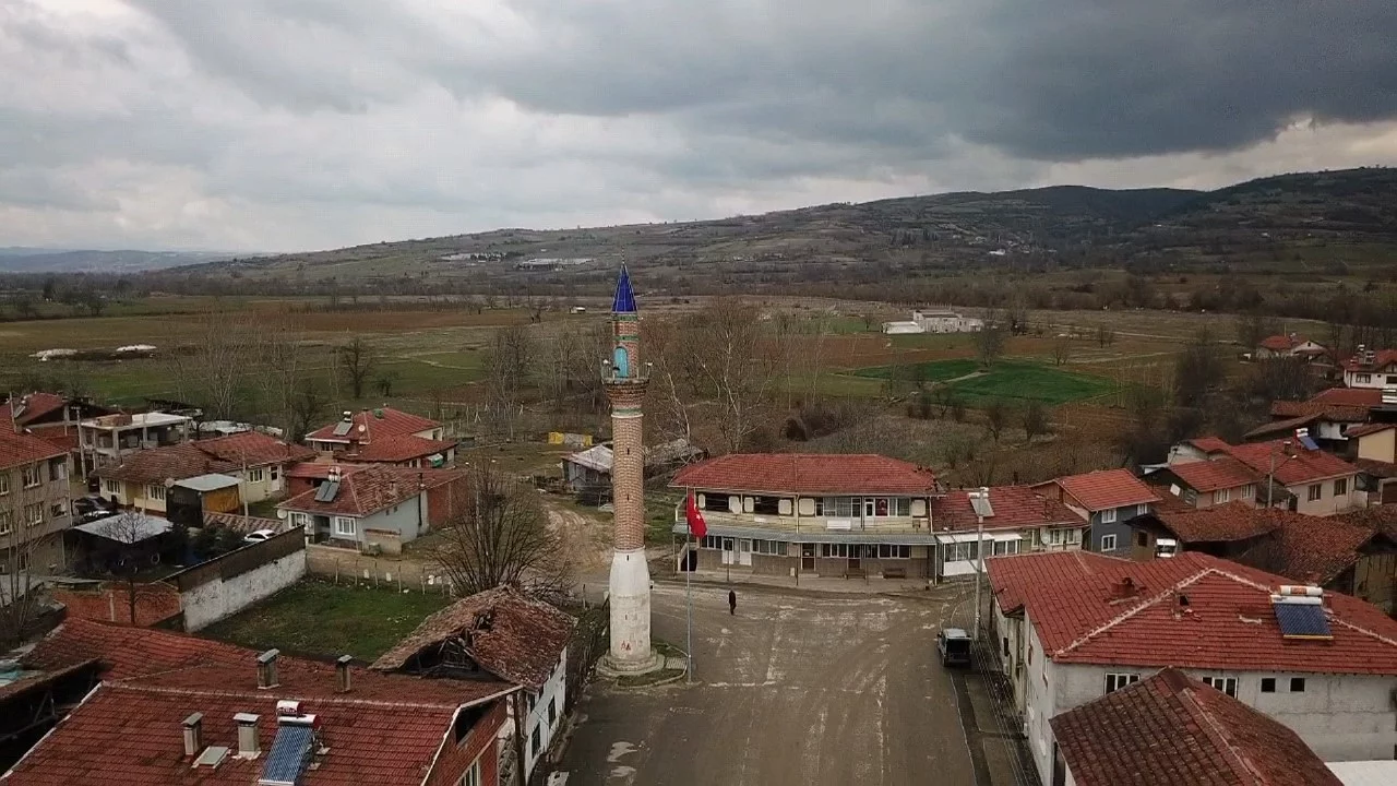 Bursa'da "camisiz minare" görenleri şaşırtıyor