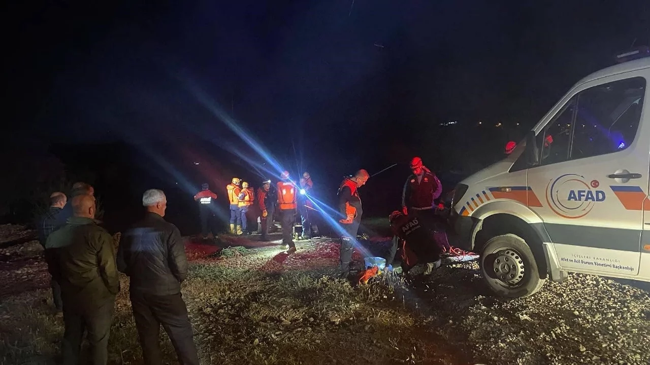 Bursa'da Dere yatağında su seviyesi artınca 4 kişi mahsur kaldı