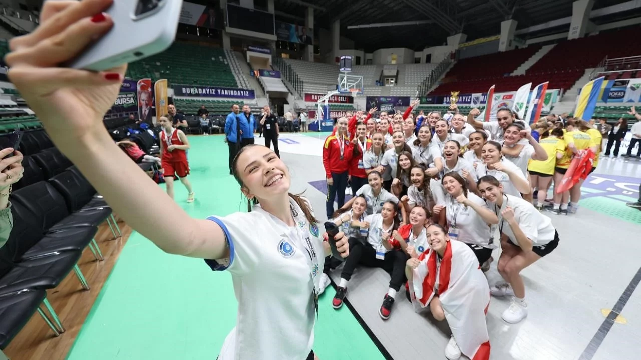Bursa'da spor şenliklerinde kardeşlik rüzgarı