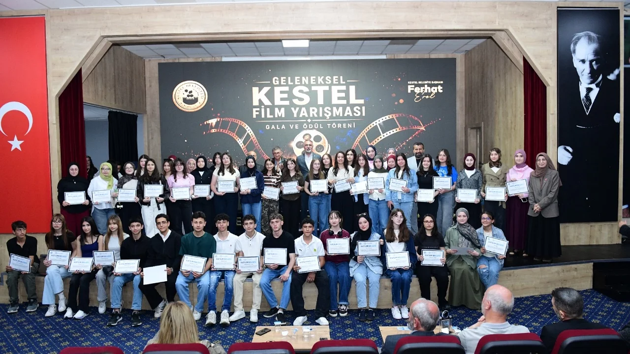 Kestel'de Unutulmaz Final Gecesi : Vicdanı Anlatan Filmler Ayakta  Alkışlandı