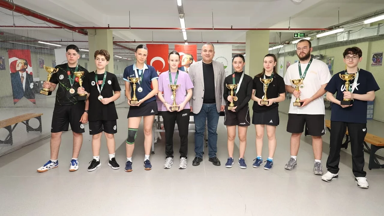 Dereceye giren sporcular, ödüllerine kavuştu