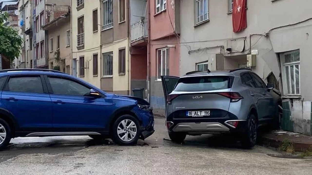 Bursa'da cip kontrolden çıkıp eve girdi