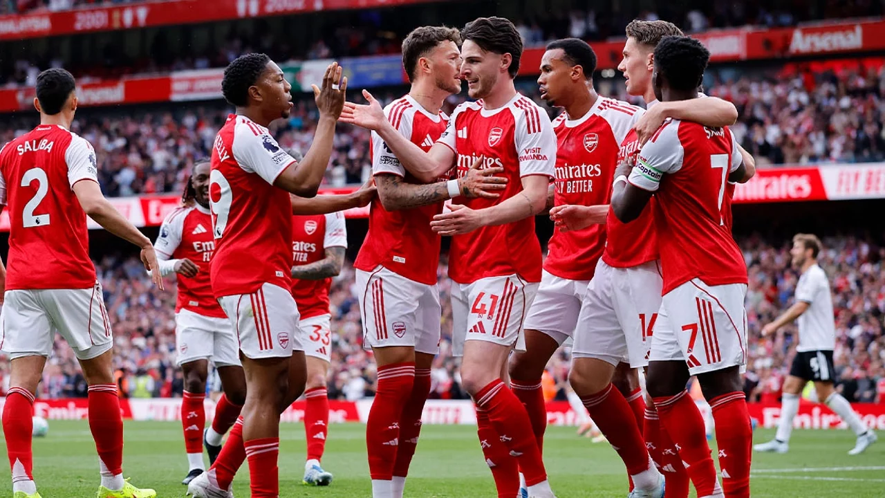 Arsenal 22 yıl sonra Premier Lig şampiyonu oldu
