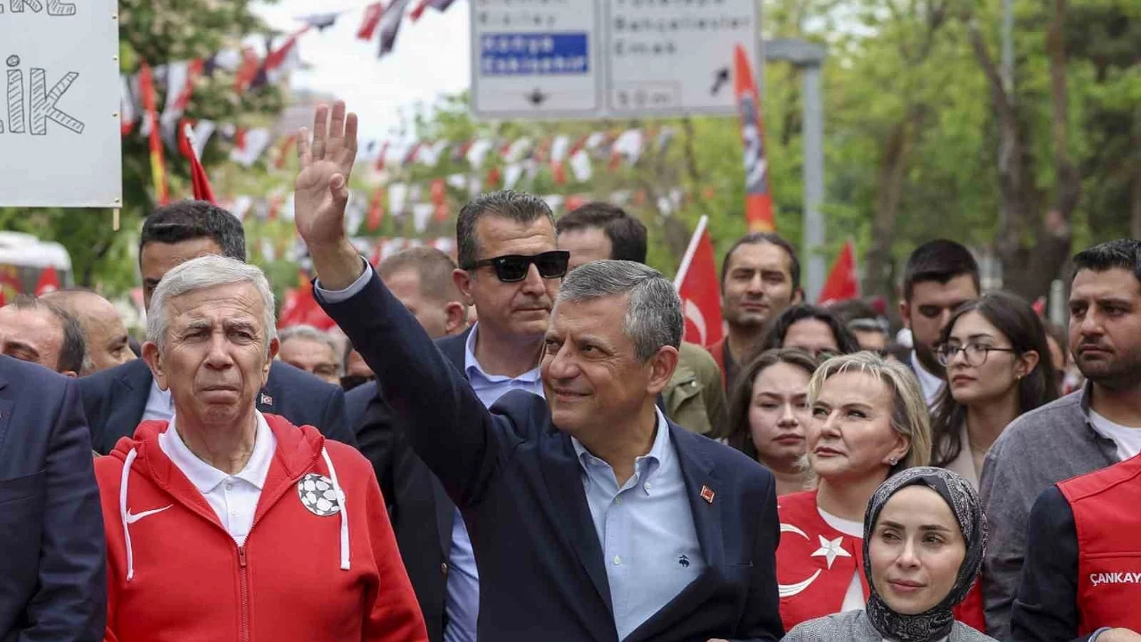 Özgür Özel: "Cumhuriyet gençlere emanet"