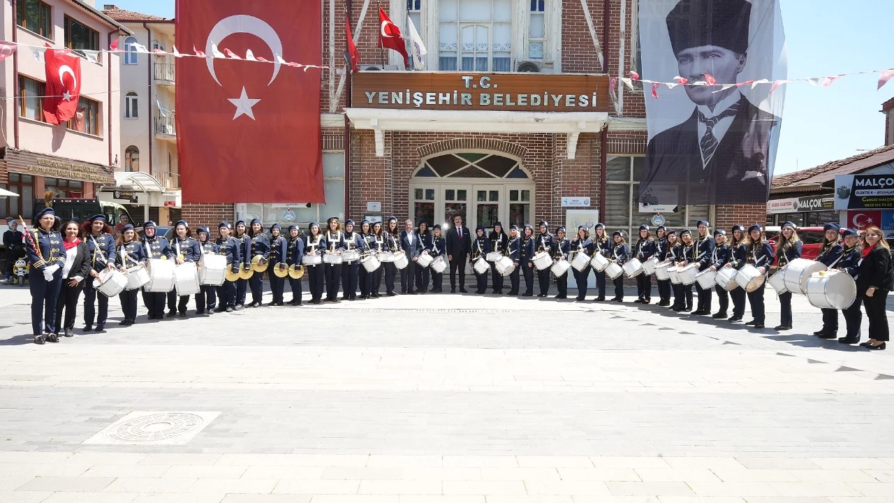 Bursa'nın İlk Belediye Kadın Bandosu Yenişehir Sokaklarında!