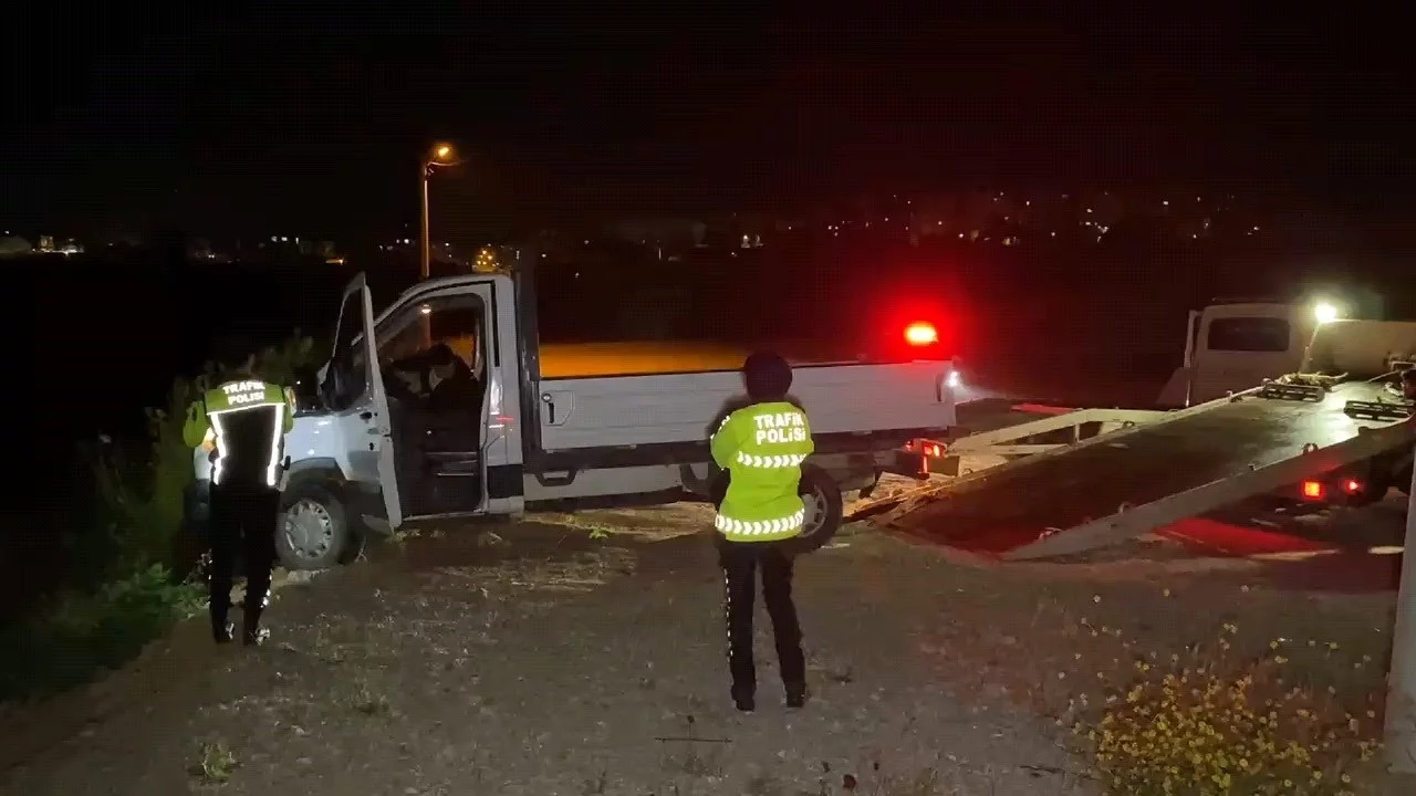 İnegöl'de kamyonet şarampole uçtu: Sürücüye 150 bin lira ceza