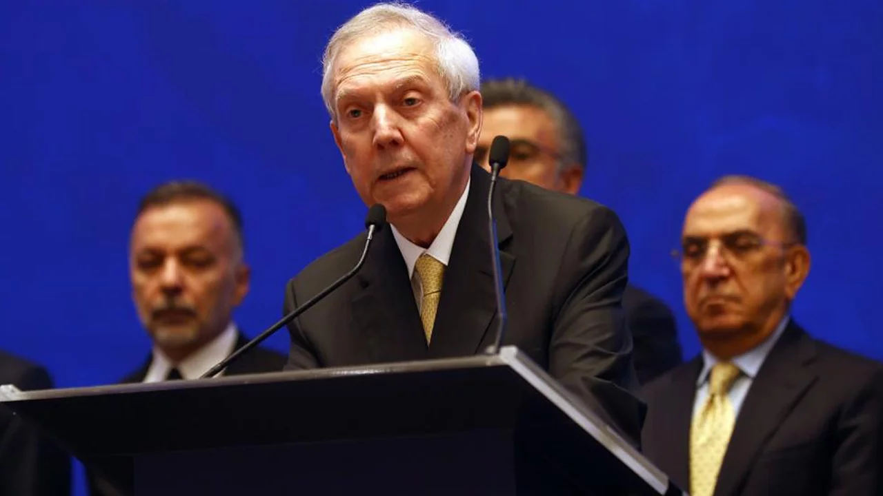 Aziz Yıldırım'dan birlik mesajı: "En büyük Fener sezonu başlıyor"