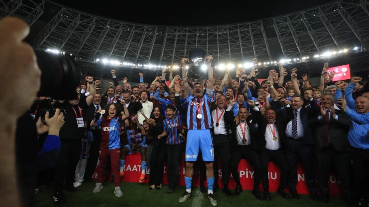Trabzonspor Türkiye Kupası'nı kazandı: Finalde Konyaspor'u 2-1 geçti