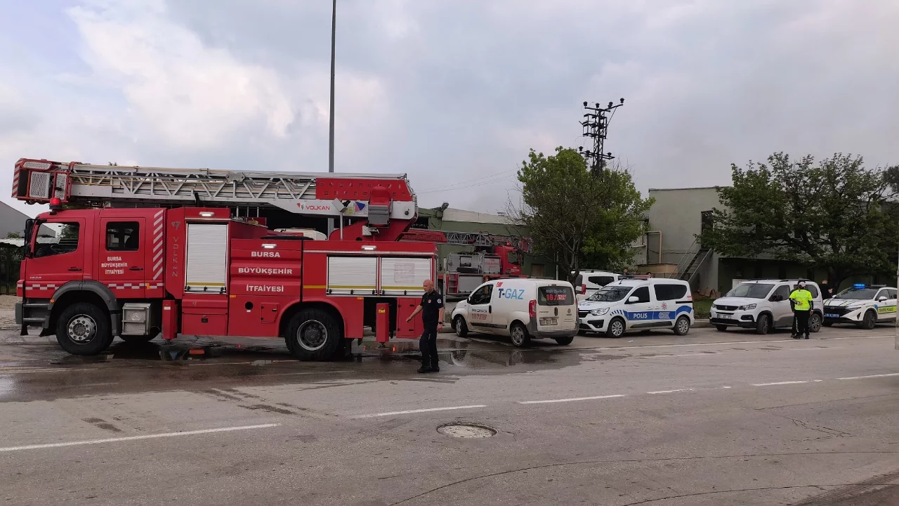 Bursa İnegöl'de sunta fabrikasında yangın paniği