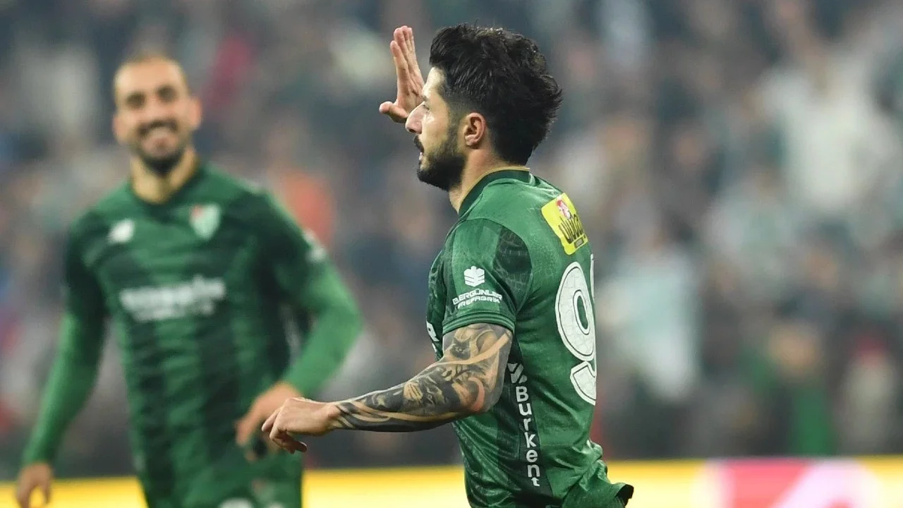 Bursaspor'da iç transfer hamlesi: Barış Gök'le devam kararı
