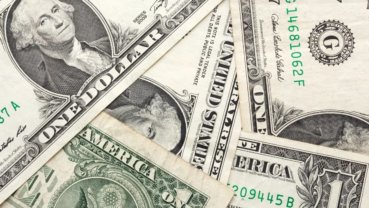 Dolar ve euro haftaya yükselişle başladı