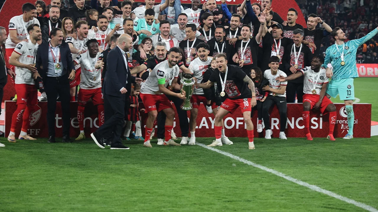 Çorum FK Süper Lig'e yükseldi: Finalde Erokspor'u 2-0 yendi