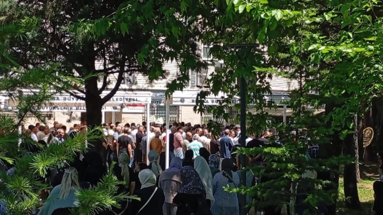 Bursa'da bayram temizliği faciayla bitti: Cam silerken hayatını kaybetti