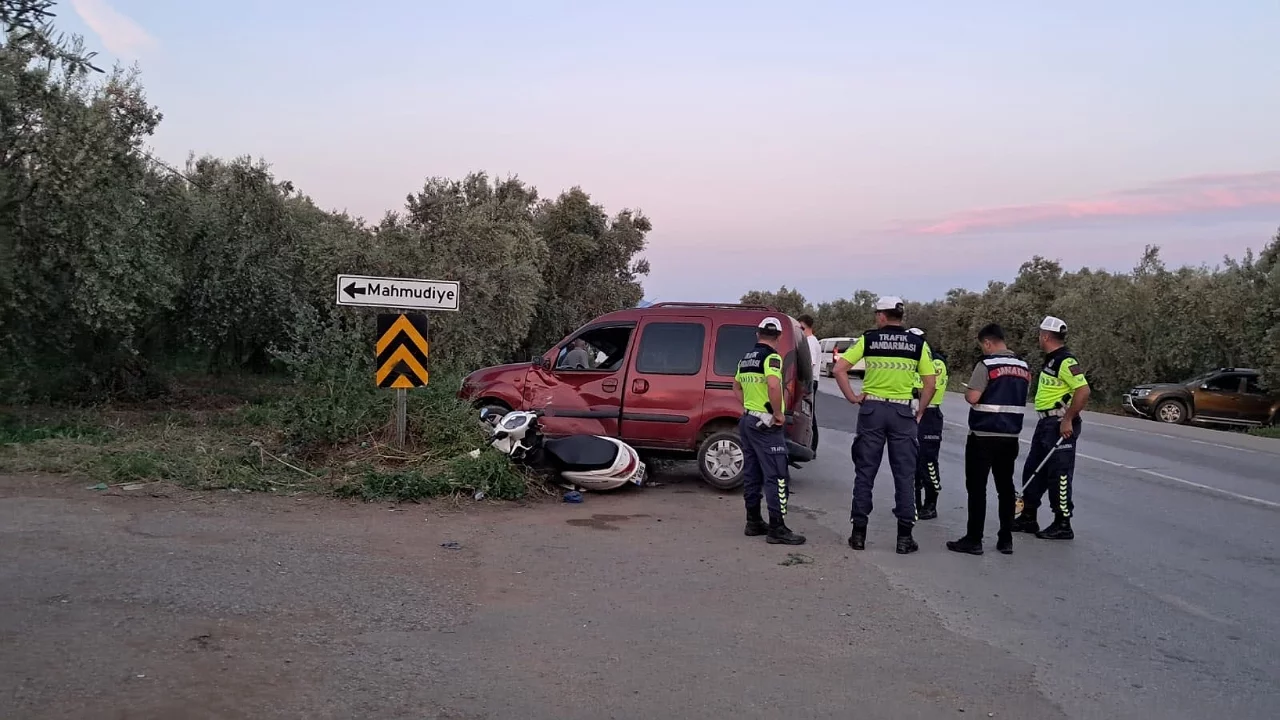 Bursa İznik'te kaza: Motosiklet ile hafif ticari araç çarpıştı, 2 yaralı
