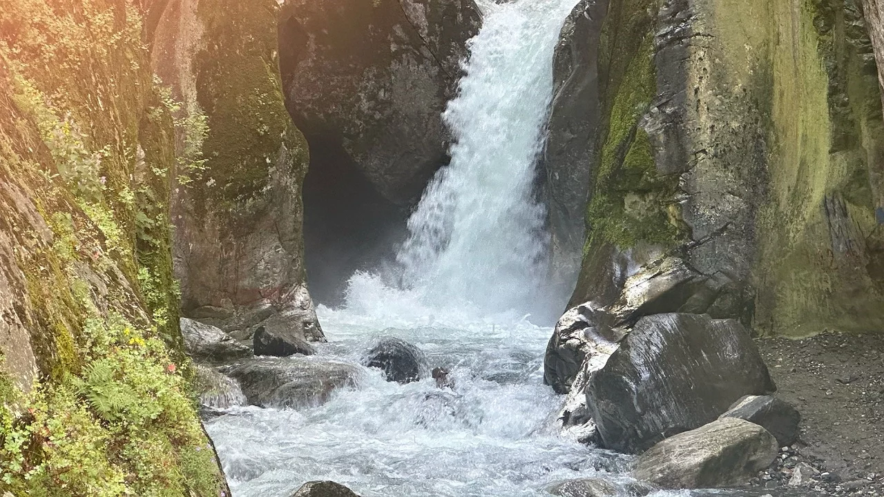 Bursa'daki Saitabat Şelalesi'nde su seviyesi rekor düzeye ulaştı