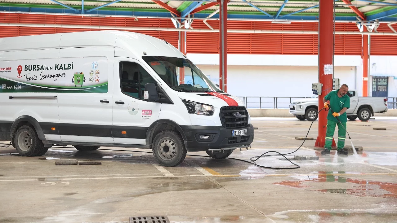 Osmangazi'de kurban kesim alanları titizlikle temizleniyor