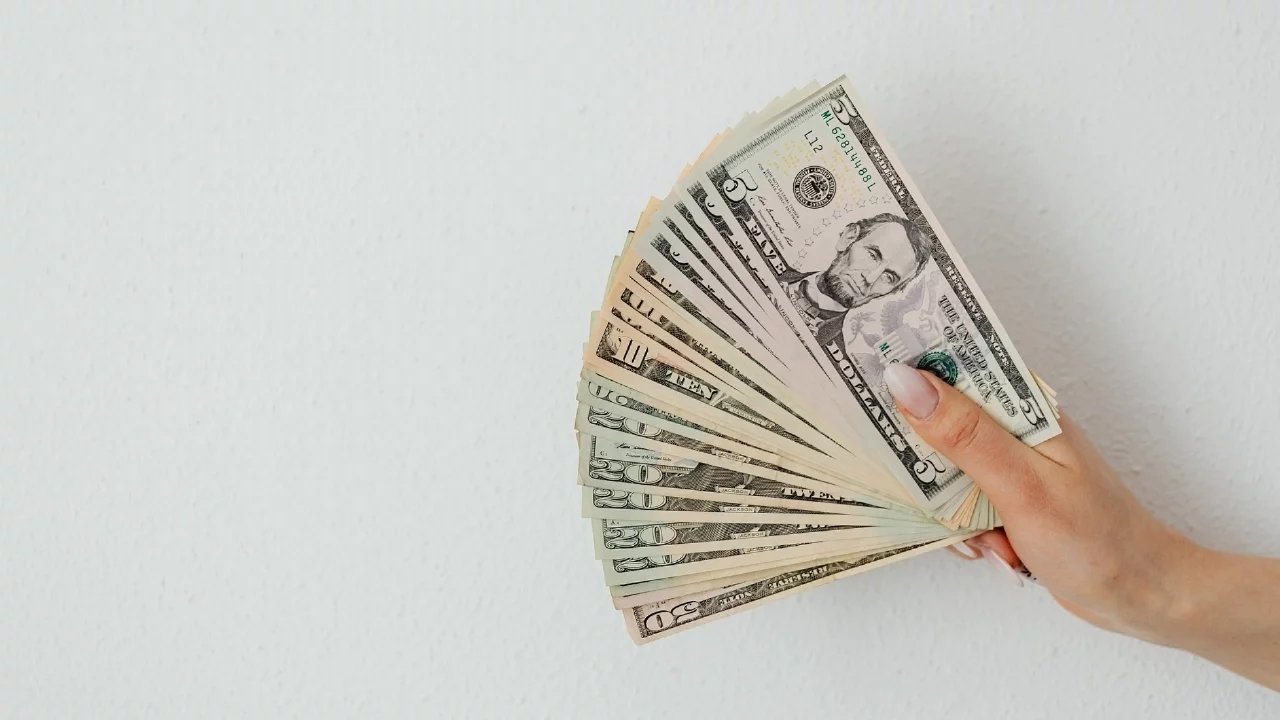 Dolar ve Euro Haftaya Yükselişle Başladı