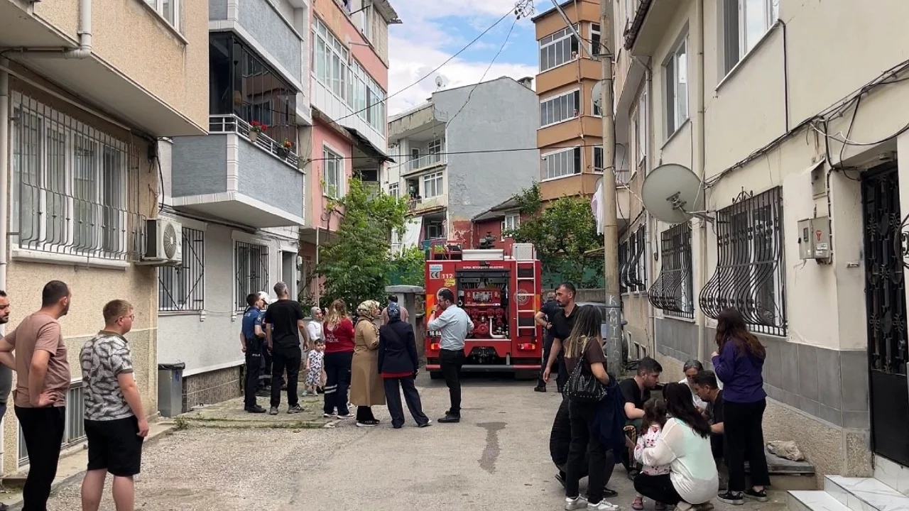 Bursa'da Apartmandan Yükselen Duman Paniğe Neden Oldu