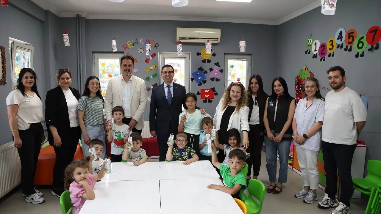 Nilüfer Belediyesi çocukların süt tüketimini destekliyor