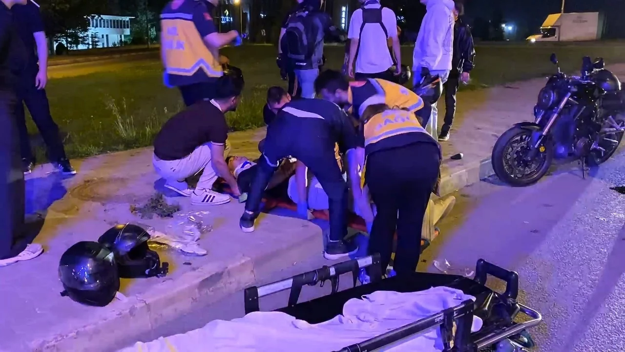 Bursa'da 3 motosikletin karıştığı zincirleme kazada 3 kişi yaralandı